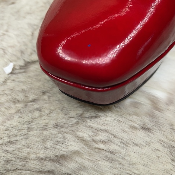 VINCE CAMUTO•HEELS - Picture 10 of 10